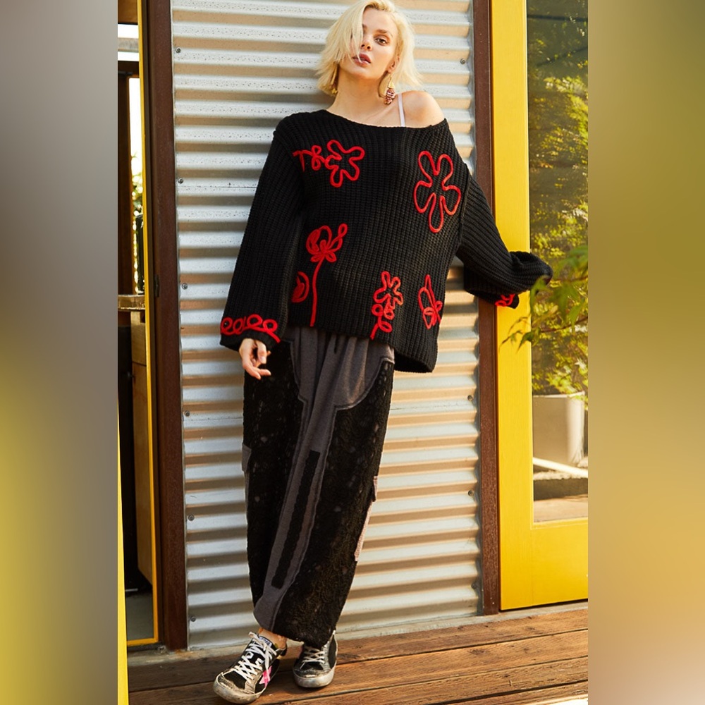 Adorable Floral Print Sweater in Black With RED flowers - Picture 3 of 4
